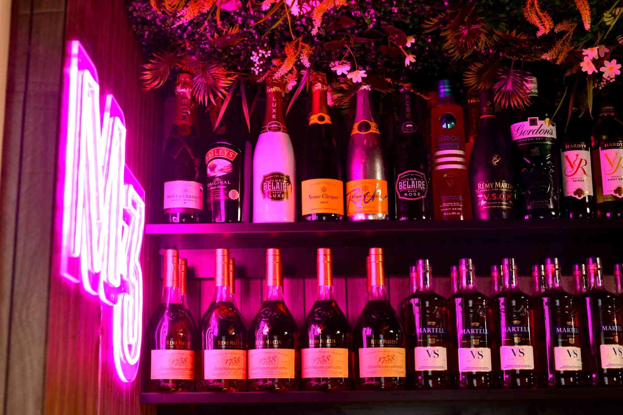 M3 Lounge - interior
